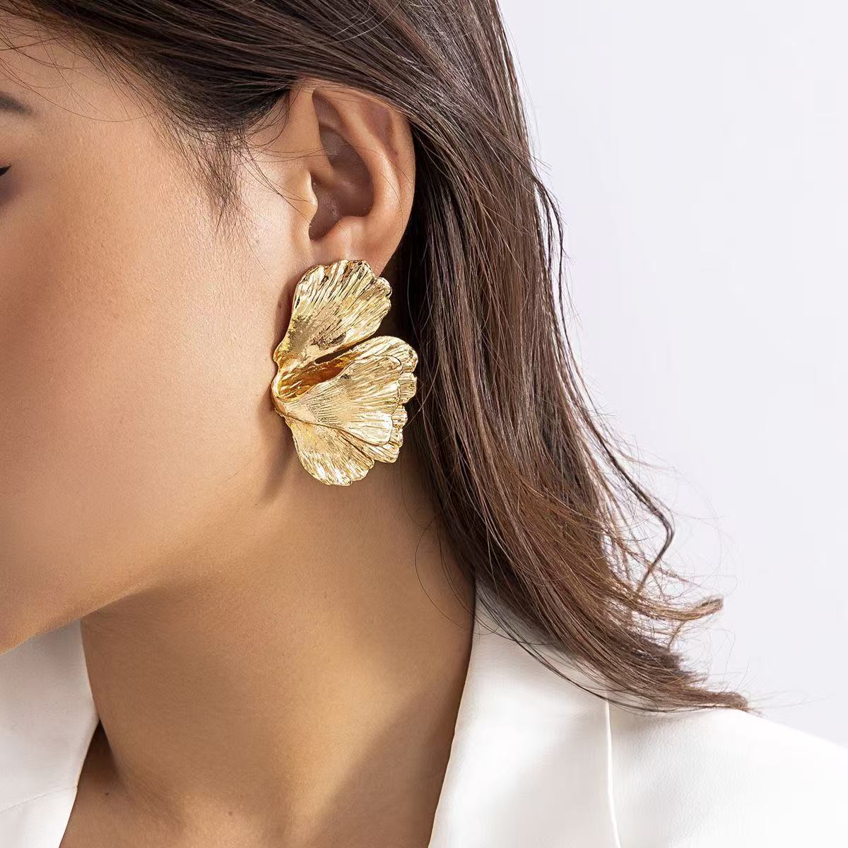 Fashion Personality New Metal Flower Earrings For Women
