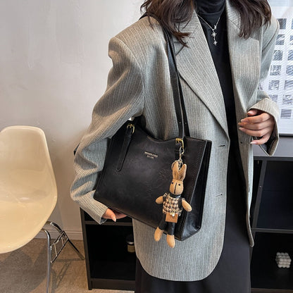 Retro Underarm Bag w/ Pendant